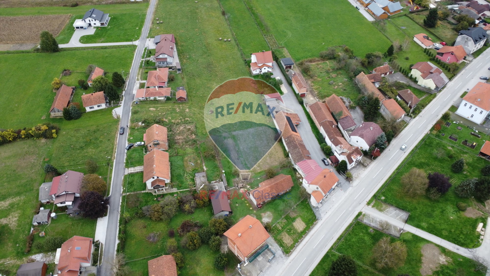 PRODAJE SE ZEMLJIŠTE 10.000M2, VELIKO TRGOVIŠĆE